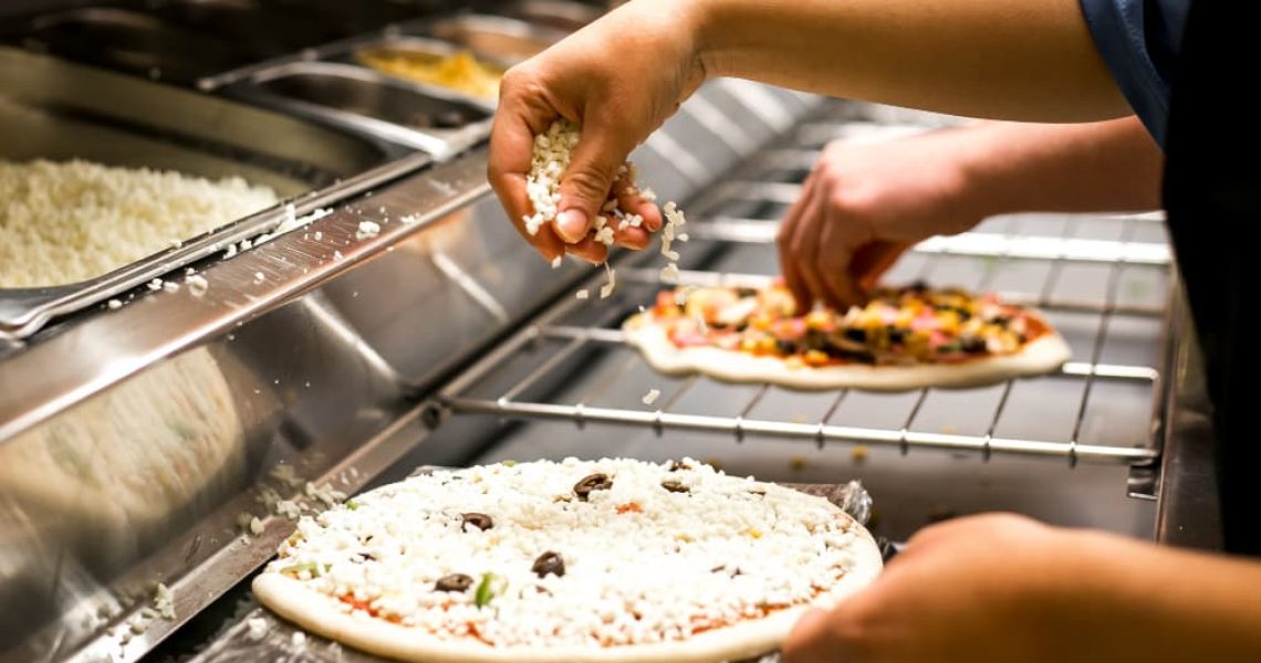 Por que sua pizzaria precisa de uma abridora de massa